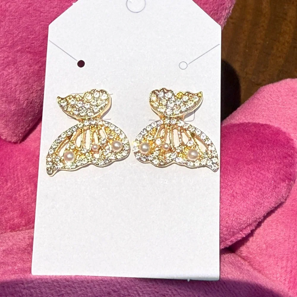 NEW Butterfly Elegant Pearl Crystal Stud Earrings - Picture 3 of 3